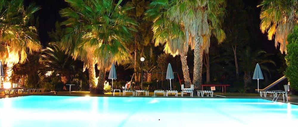 Nina Hotel 马尔马里 外观 照片